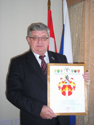 Вручение герба БЕСПАЛИКОВУ Алексею Акимовичу состоялось 20.04.09 в рабочем кабинете гербовладельца. 