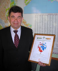 Вручение герба БУРЦЕВУ Виктору Николаевичу состоялось 19.05.09 в рабочем кабинете гербовладельца. 